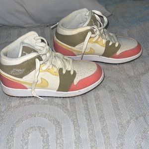 Jordan mids pink green and yellow woth spotted bottems